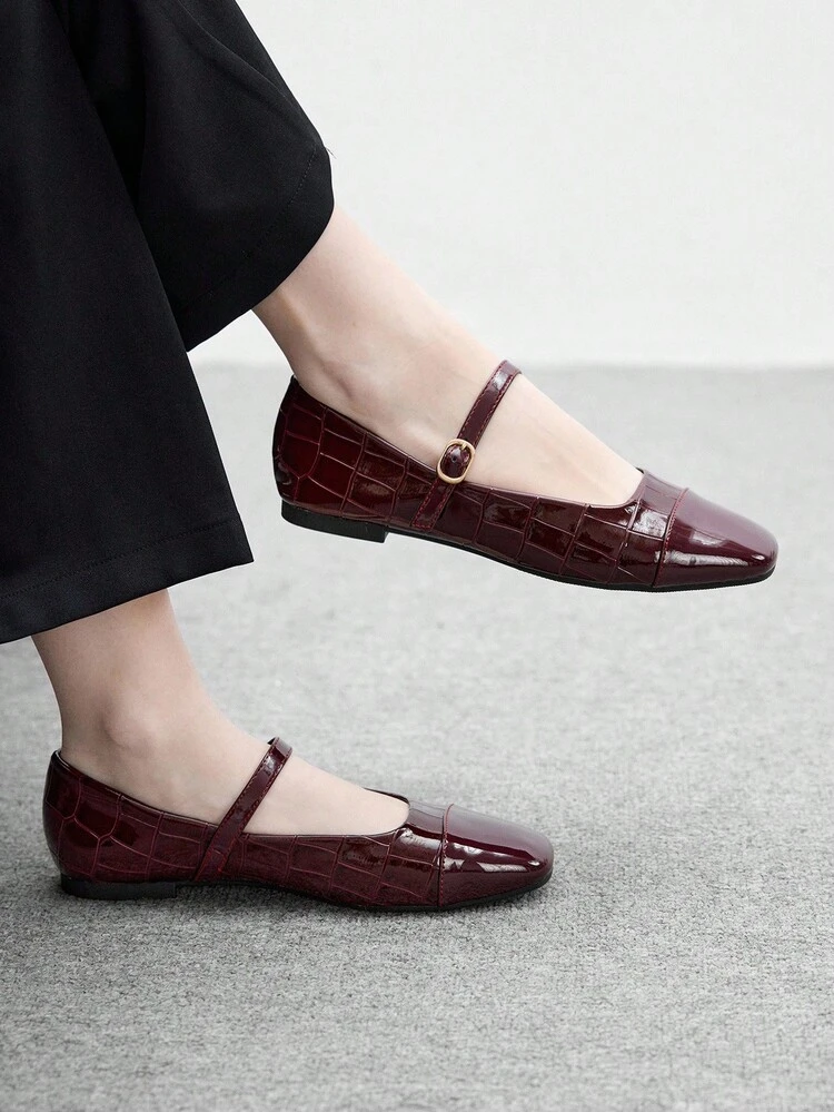 CUCCOO BIZCHIC 女性用エレガントなメリージェーンフラットシューズ、バックルストラップ、スクエアトゥ、ベージュ&ゴールドカラー