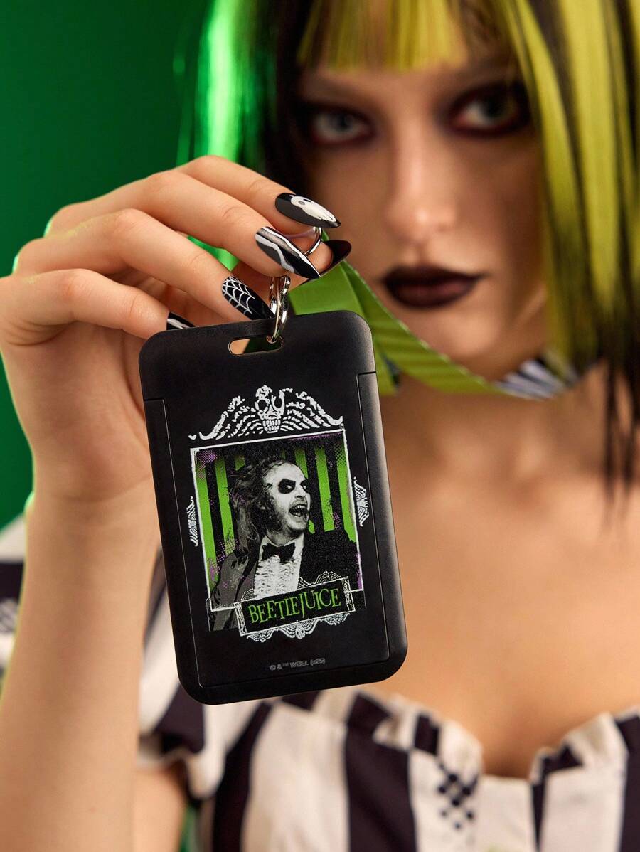 Beetlejuice X SHEIN 1 个带挂绳的人物图形卡夹，可容纳 2 张卡，哥特风格 - 彩色 - 查看 1