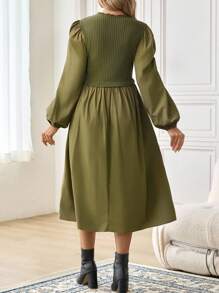 SHEIN 秋装,秋季服装,孕妇装 秋季服装 孕妇装 休闲/通勤 灯笼袖连衣裙 - 軍綠色 - 查看 5