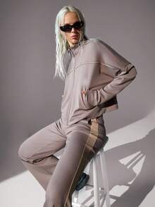CasuGlow Women, Spring, Autum, Two Set, Sweatshirt, Contrast Color, Crop Sweatshirt, Long Length Pant, Loose Fit, Brown, Pocket, Zipper - Mocha Brown - View 3