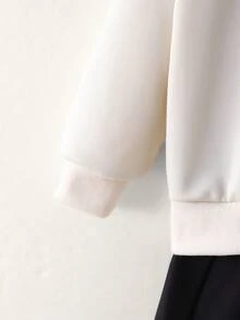 SHEIN Explorewe Conjunto de Suéter e Saia Casual Diário Simples para Meninas Jovens: Suéter de Cor Sólida com Estampa de Letra, Saia Curta. Um Conjunto Simples de Duas Peças de Cor Sólida para Meninas no Outono. Roupas Universitárias e Roupas Esportivas para o Campus na Temporada de Volta às Aulas 2025 - Preto - Visão 4