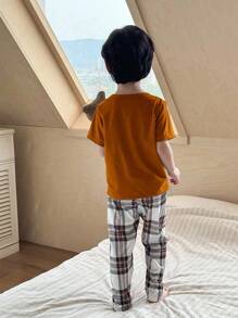 SHEIN 2 件套小男孩可爱熊图案短袖上衣和格纹裤家居休闲装 - 棕色 - 查看 2