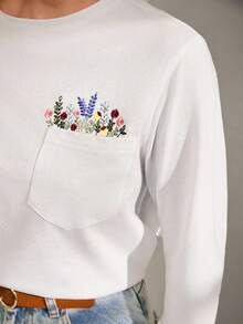 EURMUSE T-Shirt With Flower Embroidery, Round Collar, Pocket Details - White - View 7