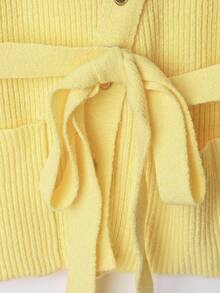 GlowEve CURVE كارديجان أصفر طويل الأكمام مناسب للنساء ذوات الحجم الكبير، بتصميم متماثل غير متماثل مع ربطة الخصر، مناسب للارتداء في الشتاء والخريف أثناء التنقل - أصفر - مشاهدة 5