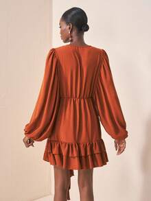 Zivah 2025夏季新品,适合生日派对,返校,学院风,学生装,日常外出,基础百搭,休闲,度假,邮轮旅行,沙滩,日光浴,时尚,街头,优雅,通勤,商务休闲,圆领长袖,半开筒,纽扣可打开,A字腰,腰部荷叶边下摆,双层荷叶边下摆,不对称下摆,红棕色,夏季迷你连衣裙,女士连衣裙 - 摩卡棕 - 查看 2