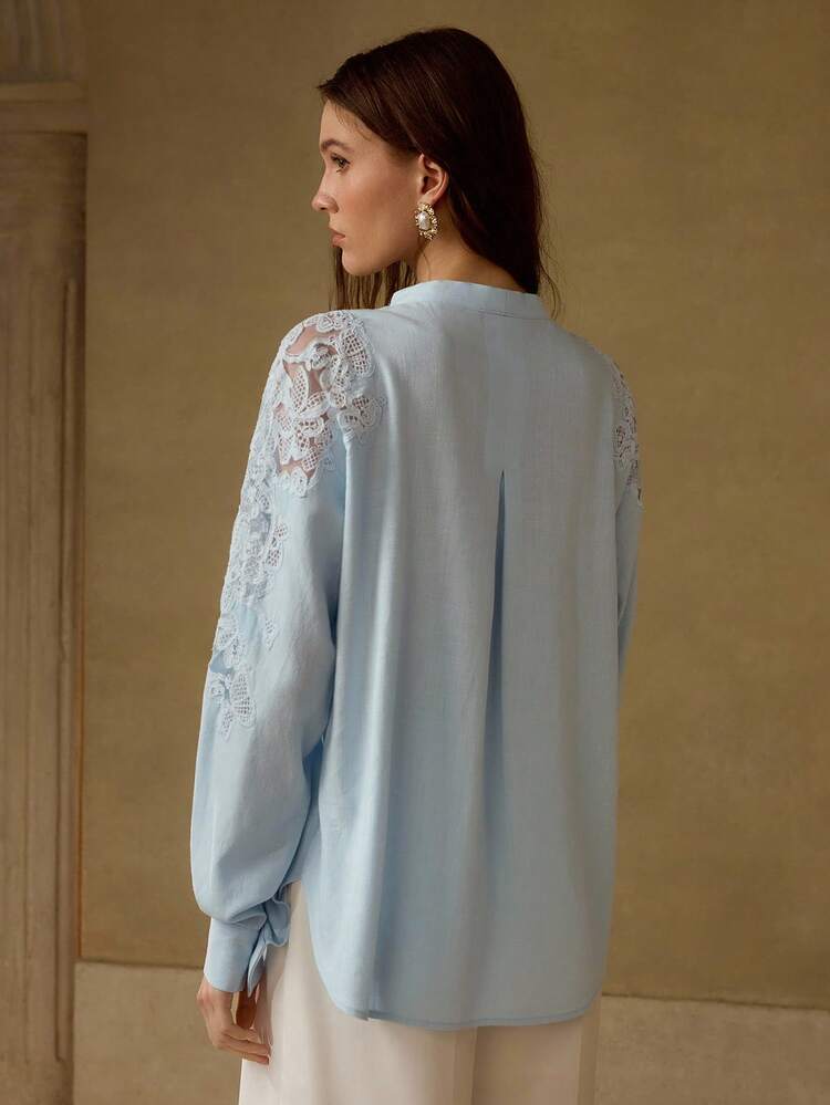 BLOUSE EN LIN AVEC DENTELLE CONTRASTÉE ET NŒUD