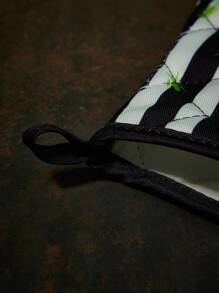 Beetlejuice X SHEIN 冥界巫师沙虫印花厨房耐热套装，黑白条纹，烤箱手套/锅垫，烘焙必备，有效隔热，男女通用，哥特风 - 黑與白 - 查看 4