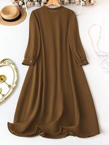SHEIN LUNE CURVE Vestido largo de manga larga con botones delanteros de unicolor, para mujeres talla grande, atuendo de Navidad - Marrón Mocha - Ver 2
