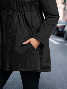 SHEIN Clasi معطف مبطن للنساء كبيرات الحجم، معطف مبطن أنيق باللون الأسود مع بطانة، معطف مبطن مزود بقلنسوة، معطف مبطن مخصر مع جيوب، ملابس شتوية للنساء، جاكيت شتوي للنساء، ملابس شتوية للنساء، إطلالات شتوية للنساء