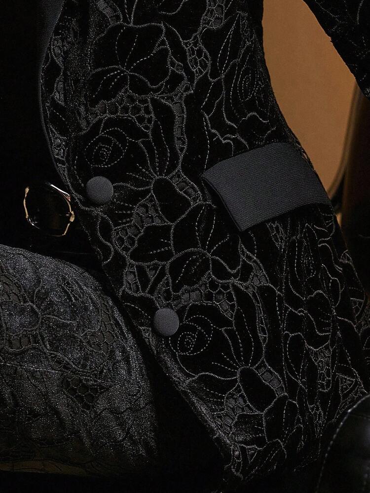 VELVET EMBROIDERY LASER CUT PEAK COLLAR BLAZER