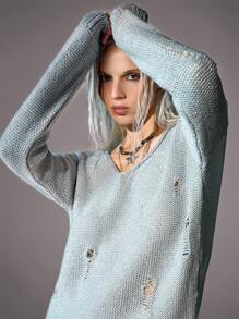 CasuGlow 女士纯色 V 领撕破烫金印花超大套头衫