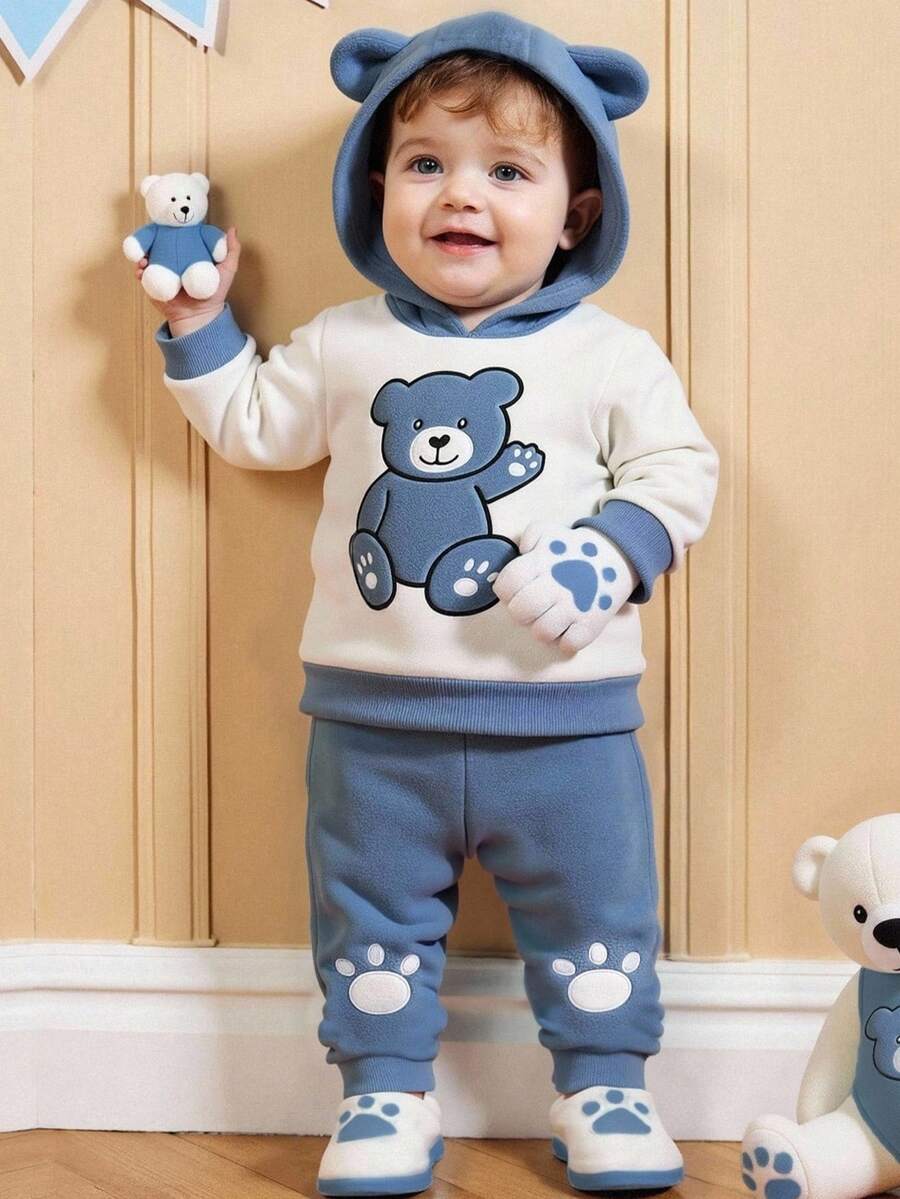 SHEIN Bộ 2 món áo hoodie nỉ lông mềm cho bé trai với họa tiết thêu hình gấu và quần cạp chun, quần áo trẻ em, trang phục trẻ sơ sinh, thích hợp cho mùa thu/đông, 6 tháng-3 tuổi, quần áo trẻ sơ sinh hình gấu, bộ đồ gấu cho bé trai, bộ quần áo mùa đông cho bé trai, bộ áo hoodie hình gấu cho bé trai, bộ đồ gấu màu xanh dương, Cozy Pixies, bộ quần áo mùa đông cho bé trai, bộ đồ cho bé trai, trang phục mùa thu cho bé trai, quần áo trẻ em/trẻ sơ sinh, quần áo bé trai, bộ đồ thường ngày cho bé, trang phục mùa đông cho bé trai, quần áo mùa đông cho bé trai, 6 tháng-3 tuổi - Nhiều màu - Xem 1