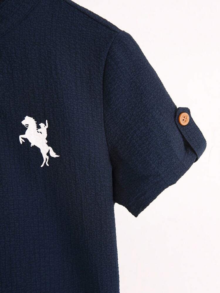 SHEIN 2 Miếng Chàng trai trẻ Thời gian rảnh rỗi Cao đẳng Phong cách đường phố Xanh & Màu xanh lá Đứng cổ áo Nút Nửa Ngắn tay Áo sơ mi , Thích hợp Cho du lịch , Mặc hàng ngày Và Trường học , Cho mùa xuân & Mùa hè - Màu xanh lam - Xem 4