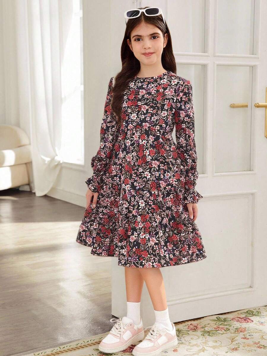 SHEIN Tween 女童碎花印花荷叶袖荷叶边下摆连衣裙 - 黑色 - 查看 1