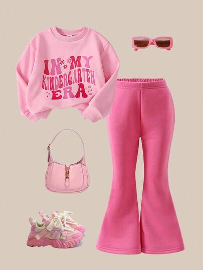SHEIN 2 piezas de conjunto de ropa casual para niñas pequeñas - Sudadera de cuello redondo rosa con estampado de letras lindas + Pantalones acampanados rosas, un conjunto de verano cómodo adecuado para niños.