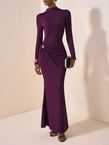 Zivah Vestido longo feminino plissado, elegante, casual, roxo, slim, manga comprida, com decoração de metal, para outono e inverno 2025, adequado para viagens, deslocamento diário, festa, férias, estilo tradicional, compras, banquete, elegante, festa, encontro, casual - Borgonha - Ver 2