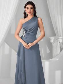 Coutiva 全新时尚优雅修身不对称肩部连衣裙