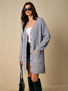 Poéselle Cárdigan largo con botones de mezcla de mohair suave y esponjoso, con bolsillos para un acogedor y elegante estilo por capas. Cárdigan largo de unicolor de mujer de manga larga con doble bolsillo y abotonadura sencilla. Cárdigan esponjoso, cárdigan de mohair, coatigan largo, abrigo de suéter con cinturón, capas acogedoras de otoño, cárdigan de punto suave, suéter de guardarropa cápsula, minimalista de otoño, invierno - Gris - Ver 3