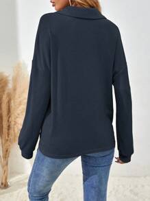 SHEIN Camiseta casual holgada de mujer de unicolor, con mangas largas, hombros caídos y botones en la mitad del escote - Azul - Ver 2