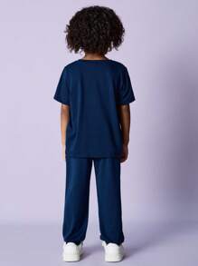 若い男性用 カジュアル&シンプルなレタープリント 半袖Tシャツ パンツセット 2点、ゆったりとした着心地で、外出、学校、バケーション、パーティー、スポーツ、春夏に最適 - ロイヤルブルー - チェックする 4