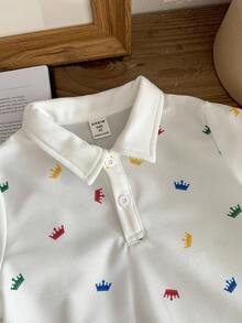 SHEIN Camisa polo de manga corta y patrón de corona para jóvenes estilo universitario, cómoda, transpirable, versátil, adecuada para jugar afuera e ir a la escuela, ideal para la primavera y el verano - Blanco - Ver 4