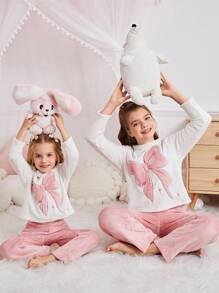 SHEIN 青少年女孩秋冬甜美简约蝴蝶结刺绣圆领套头长袖上衣和柔软法兰绒睡裤 2 件套家居服套装，兄弟姐妹装（2 件单独出售） - 淺粉色 - 查看 7