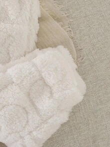 SHEIN 2 件女婴可爱休闲熊图案 3D 耳朵蝴蝶结毛绒长袖上衣和裤子套装，适合秋冬季日常穿着 - 杏色 - 查看 4