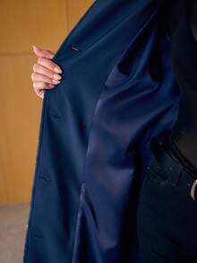 MOTF PREMIUM 系腰带双排扣夹棉大衣 - 寶藍色 - 查看 7