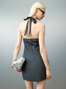 Airlisse Gaun Mini Kasual Tanpa Lengan dengan Leher V dan Pinggang Halter, Dilengkapi Saku, dan Dekorasi, Cocok untuk Perjalanan atau Acara Formal. - Dark Grey - View 7