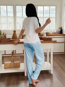 SHEIN 2 件女式花卉印花短袖上衣和条纹长裤睡衣套装，春夏季女士夏季睡衣套装女士夏季休闲套装蓝白睡衣女士睡衣套装花卉睡衣套装女士睡衣套装女士睡衣套装 - 彩色 - 查看 2