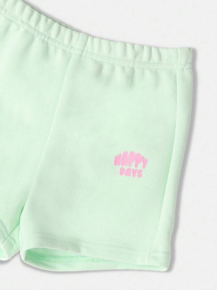 크롭 티셔츠와 신축성 허리 반바지 코디 세트