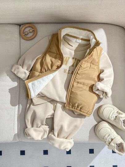 SHEIN 3 件套男婴无袖背心、柔软针织字母印花圆领长袖连帽衫和松紧腰裤套装，舒适的基本款服装，适合秋冬休闲穿着