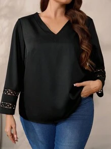 EMERY ROSE Plus Size Woven Fitted Regular Lace V-Neck Blouse