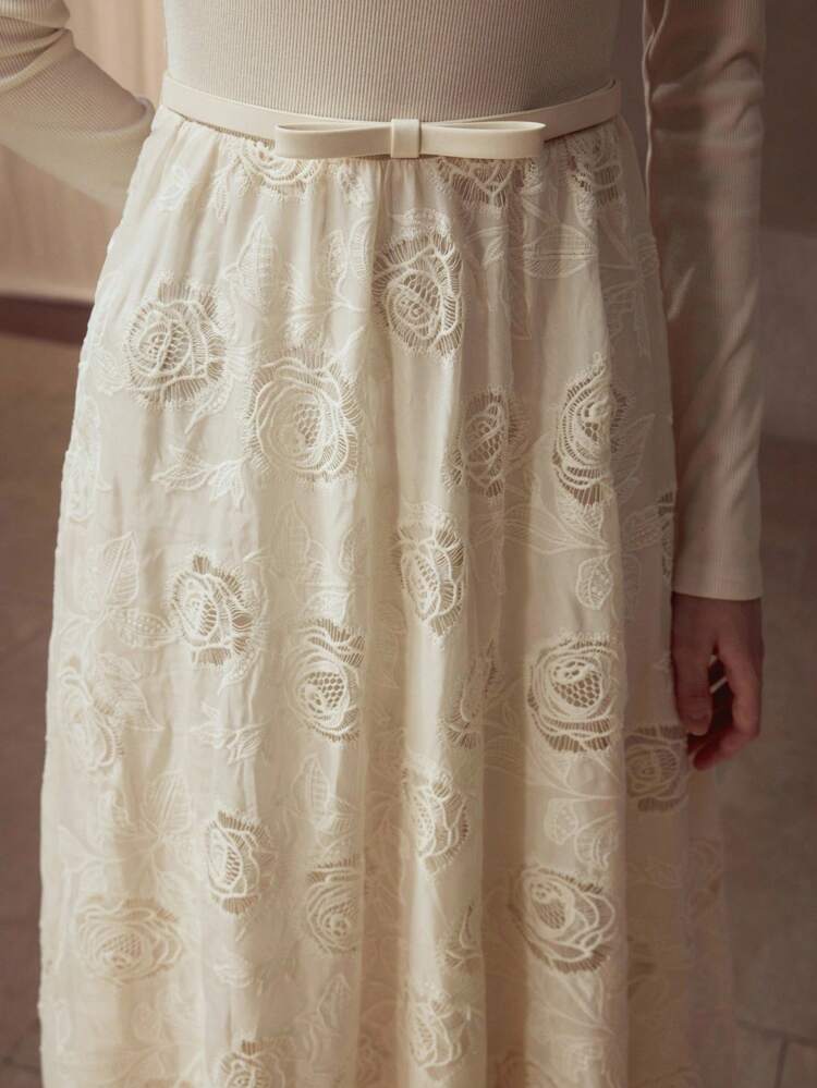 EMBROIDERY SLIM FIT DRESS