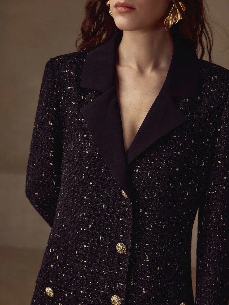 VESTIDO LONGO DE LAPELA BRILHANTE DE TWEED, ABOTOAMENTO ÚNICO