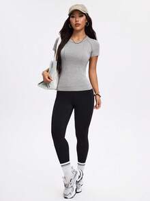 Dewbera 女士休闲透气插肩袖修身运动T恤，夏季无缝衬衫健身衫 - 灰色 - 查看 6