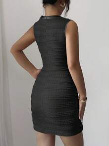 Elenzga 无袖春夏初秋蝴蝶针织纹理金属珍珠纽扣法式优雅缎面弹力修身迷你连衣裙 - 黑色 - 查看 2