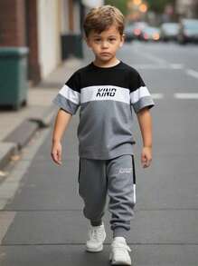 SHEIN 年輕男孩時尚極簡三色印花短袖運動T恤和短褲套裝，夏季 - 彩色 - 查看 6