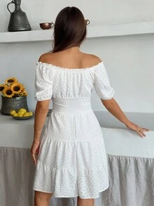 SHEIN Cottnline 浪漫圆孔迷你连衣裙、褶饰紧身胸衣夏季系列、棉质泡泡袖连衣裙、复古草原风设计、甜美娃娃装系列、白色荷叶边细节迷你连衣裙、高级夏季系列、高腰夏季连衣裙、精致蕾丝边系列 - 白色 - 查看 2