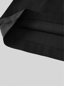 Manfinity Sport Corelite 舒适黑色常规版型万圣节短袖衬衫，透气运动上衣，活跃男士，男士运动服，黑色图案 T 恤，哥特 T 恤，勇敢 T 恤，黑色 T 恤，乐队 T 恤，哥特衬衫，勇敢 T 恤，黑色 T 恤，黑色 T 恤 - 黑色 - 查看 4