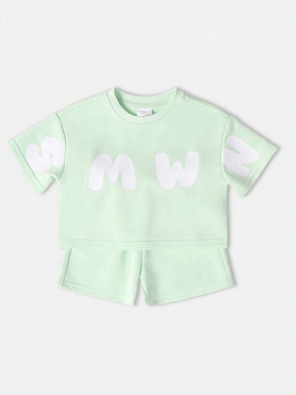 Set aus übergroßem T-Shirt und passender Shorts