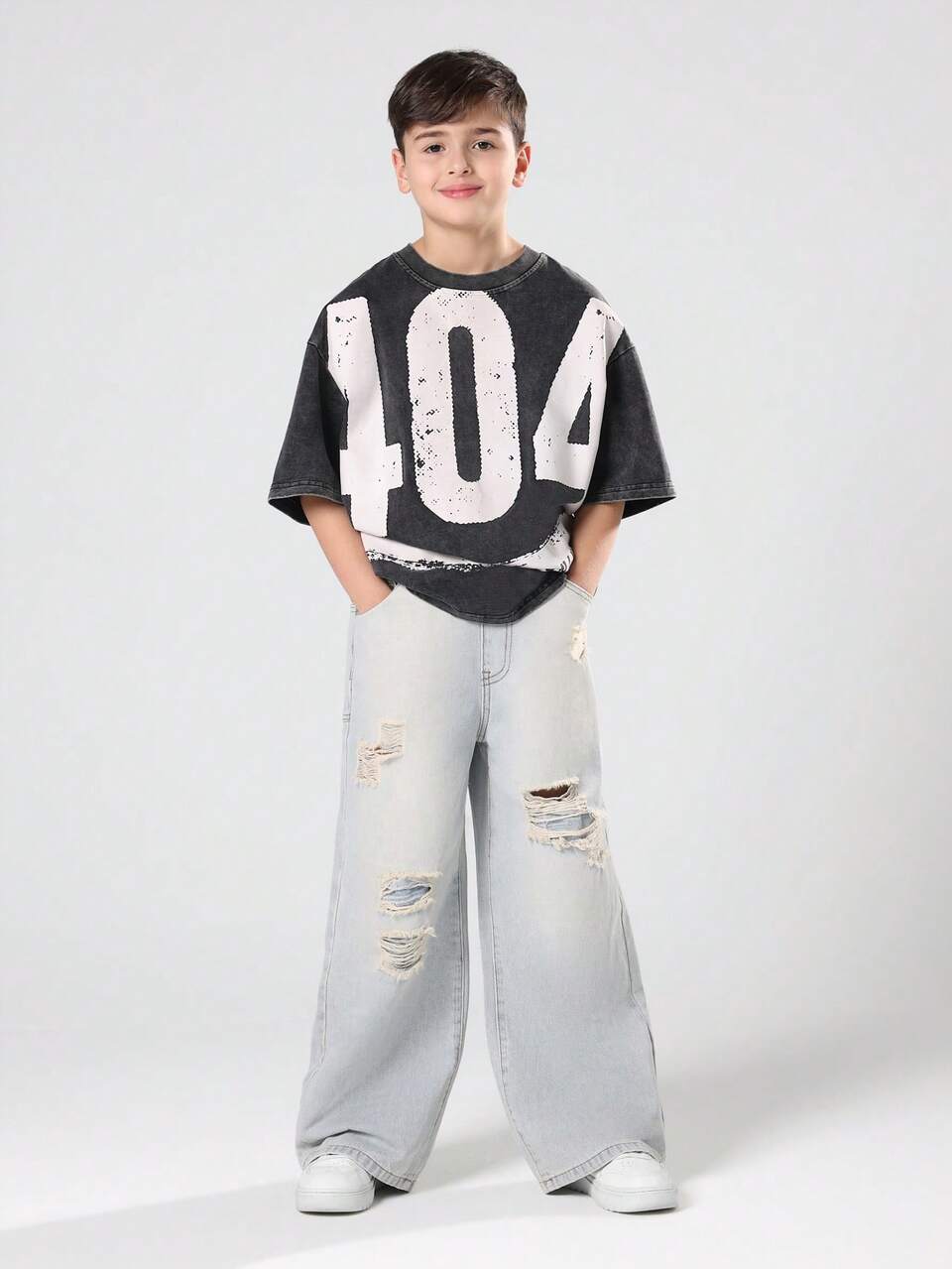 Calça Denim larga com corte desgastado e detalhes rasgados