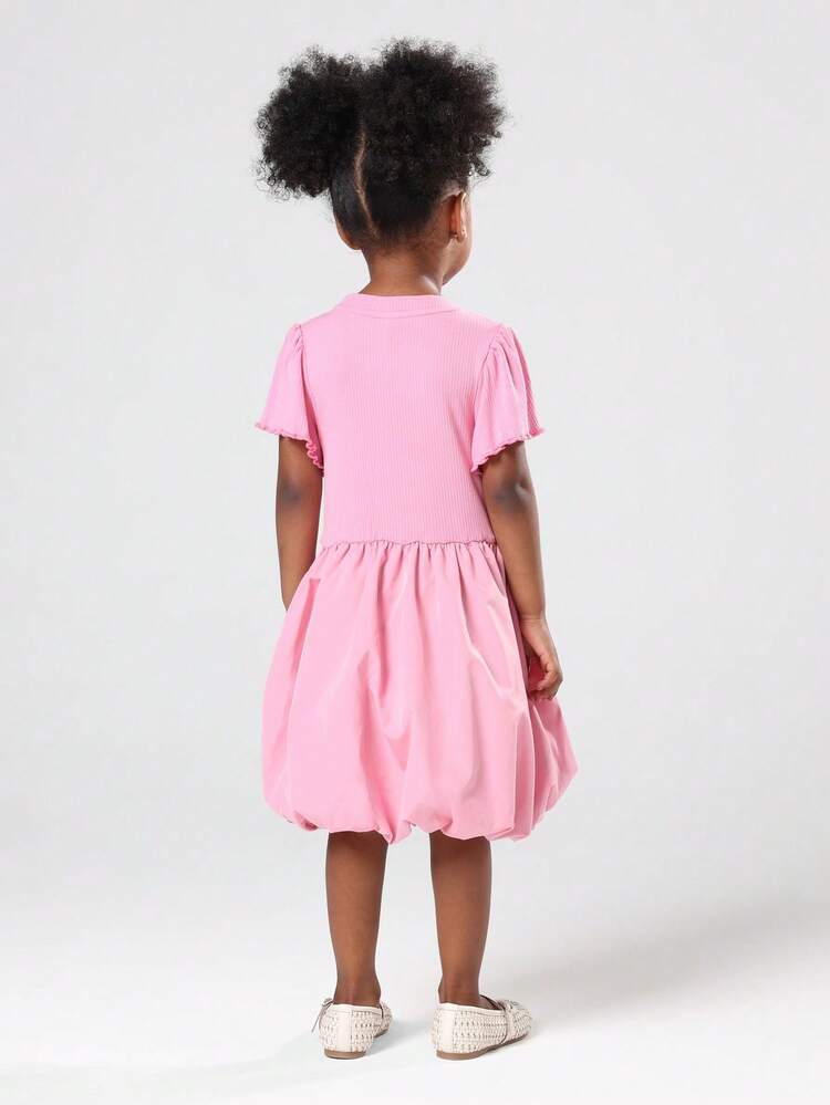 Geripptes Bubble-Kleid mit Puffärmeln