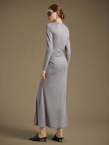 Ontre 优雅风格，简约设计，材质，针织面料，灰色，长袖，船领，褶饰细节，修身廓形，女式长裙，女式针织连衣裙，秋季服装，日常休闲装，商务休闲装 - 灰色 - 查看 5