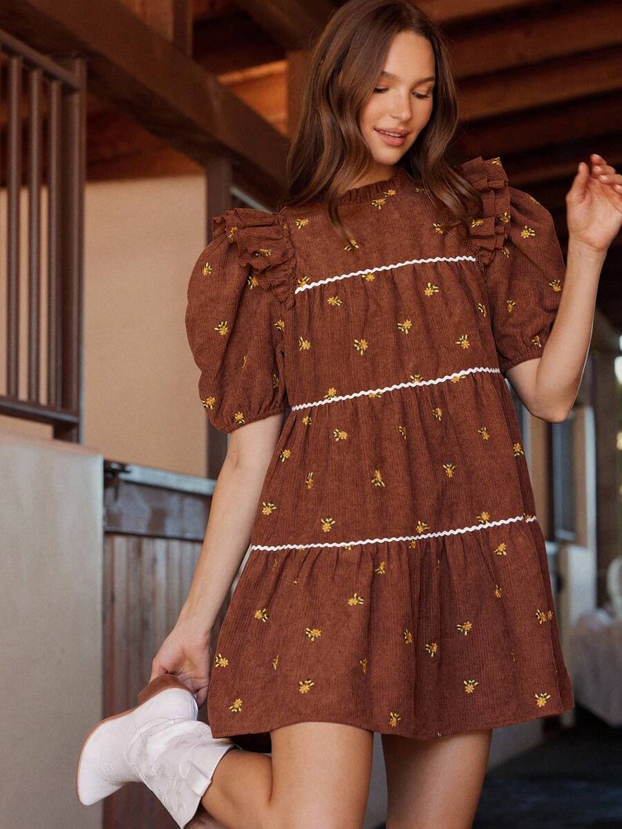 WESTFADE Váy ngắn xếp tầng cổ giả nhung thêu hoa viền tương phản tay bèo nhún dễ thương mùa thu cho nữ trang phục hòa nhạc đồng quê - màu nâu - Xem 1