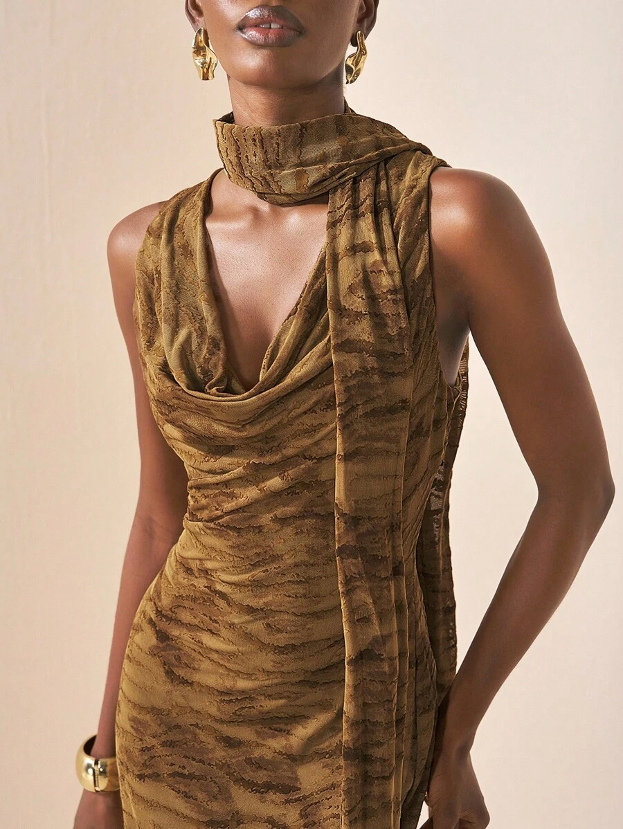 Zivah Abito lungo da donna in stile boho, country, western, vacanza al mare, casual, d'avanguardia, da festa, carino e dolce, stile Y2K del millennio, sexy scollo a V, senza maniche, snellente, con decorazione a sciarpa, stampa zebrata, colori cachi, marrone e rete, in tessuto di velluto lavorato a maglia, primavera/estate 2025 - Cachi - Visualizzare 1