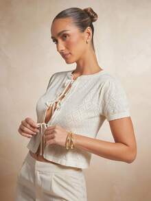 L'Amorae 女士针织开衫 Old Money 前系带上衣 - 杏色 - 查看 5