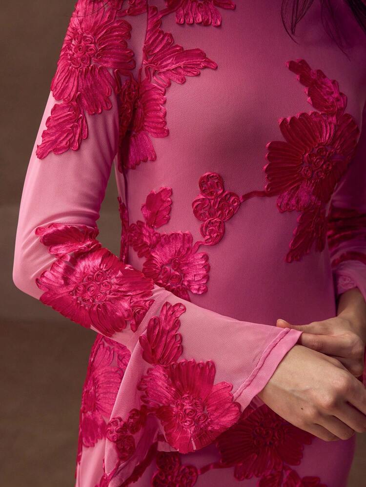 VESTIDO COM MANGA FLARE E ESTAMPA FLORAL