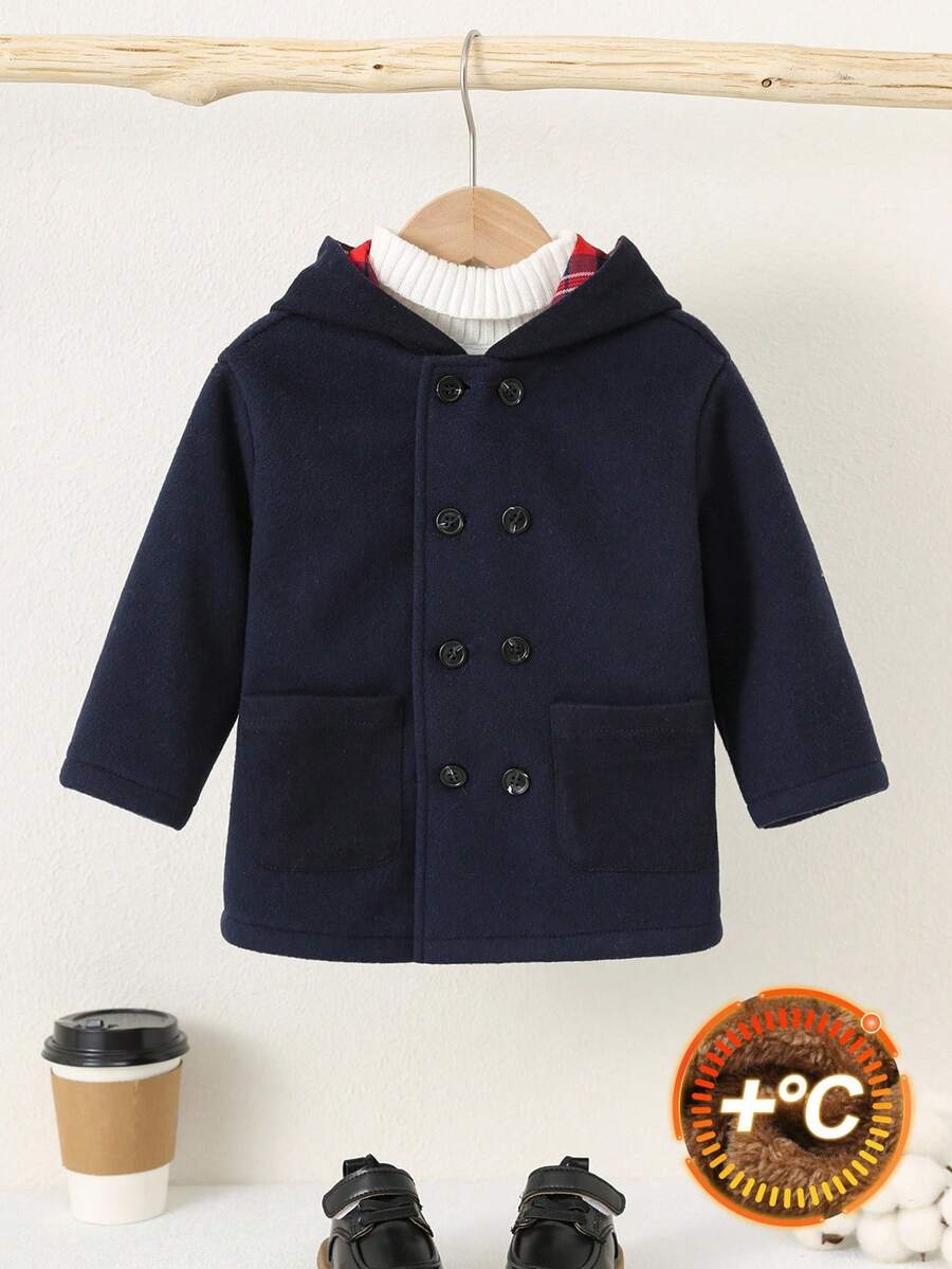 SHEIN 1 szt. Praktyczna, uniwersalna czapka dla chłopców w swobodnym stylu college'owym z czerwoną kratą i grubym, ocieplanym kapturem, odpowiednia na pierwszy dzień szkoły, ubrania szkolne, ubrania dla dzieci, ubranka dla chłopców, powrót do szkoły, codzienne ubrania, Boże Narodzenie, jesień/zima