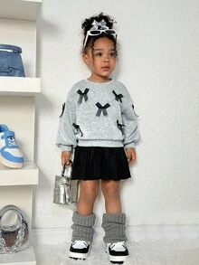 SHEIN Babygir Fashion Design Cute And Elegant Lady Baby Girl Adorable Knitted 2-Piece Set, Featuring A Long-Sleeve Sweatshirt With 3D Bow Decoration And An Elastic Waist Skirt, 2 Pieces In Total. Bow Sweatshirt, Black Pleated Skirt, Autumn And Winter Style Suitable For Indoors And Outdoors, Warm And Fashionable, Simple Style, Suitable For Indoor, Outdoor, Daily Wear, Sports, Playtime, Parties, Photoshoots, Vacations, And Festive Occasions. - Multicolor - View 4